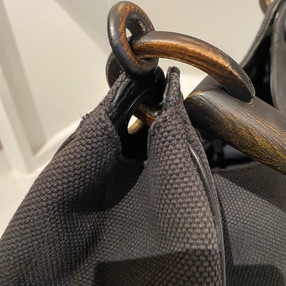 Gucci vintage canvas hobo bag w/ wooden handle. Great condition - Picture 11 of 15
